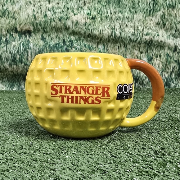 Stranger Things Core Home Round Embossed Waffle 18fl.oz Mug NEW! - Picture 2 of 11
